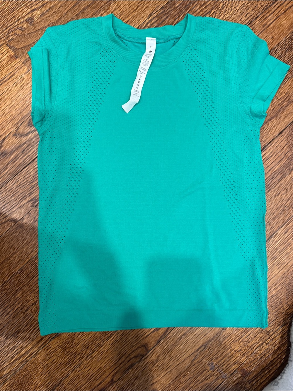 Lululemon Women’s Performance Tee in Kelly green